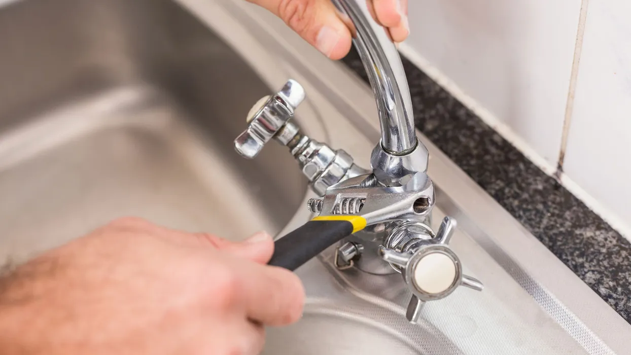 Faucet repair vs replacement El Paso TX decision guide