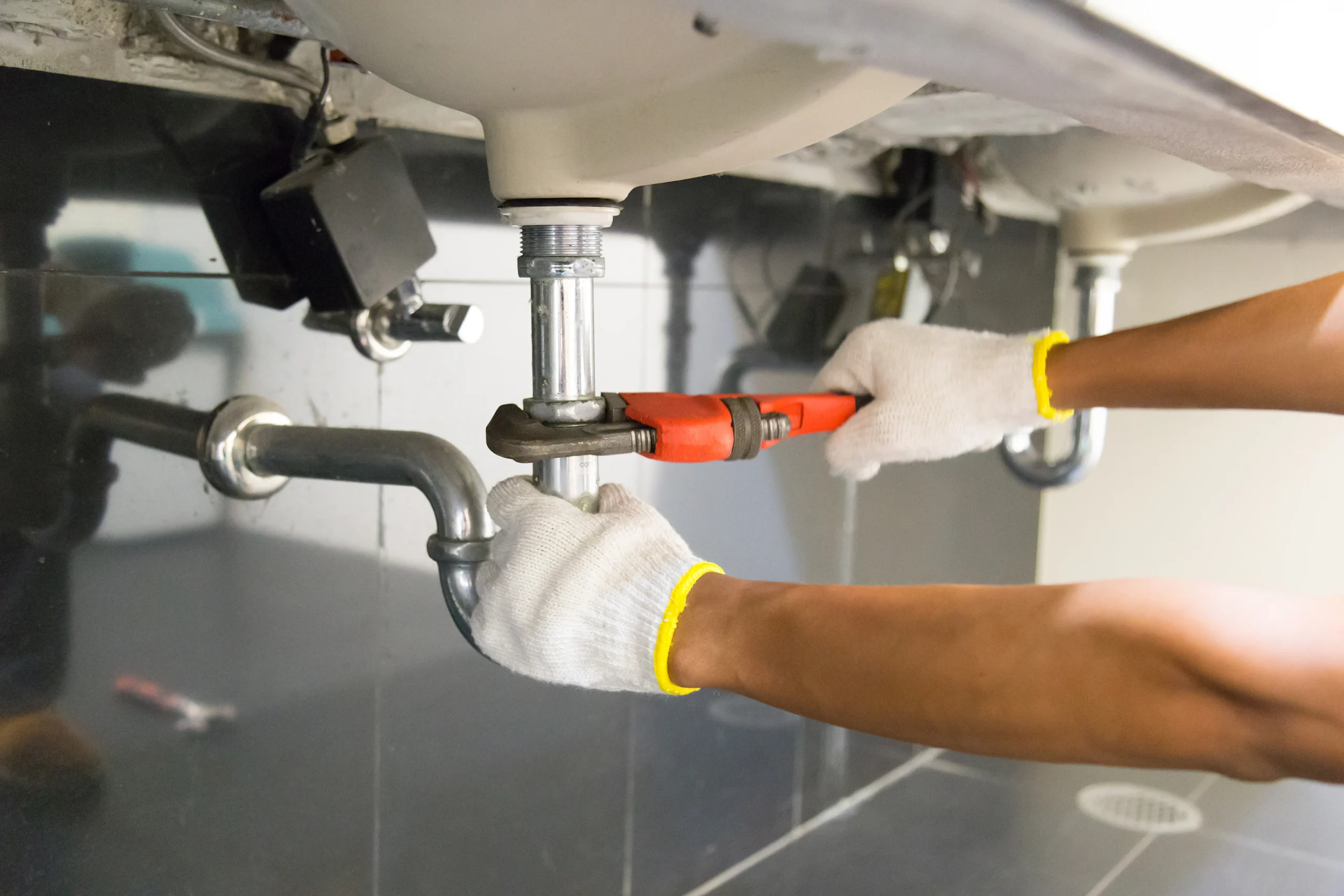 Plumber providing upfront pricing quote in West El Paso TX home