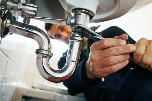 Licensed plumber answering questions in West El Paso TX